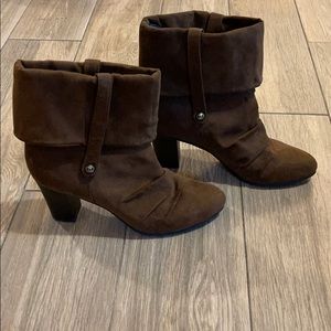 Kathy van Zeeland Brown Faux Suede Booties Sz 7.5